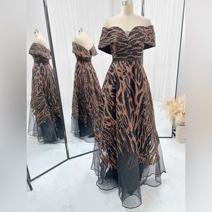 Size M (6) Brown shoulder off  A-version event dress